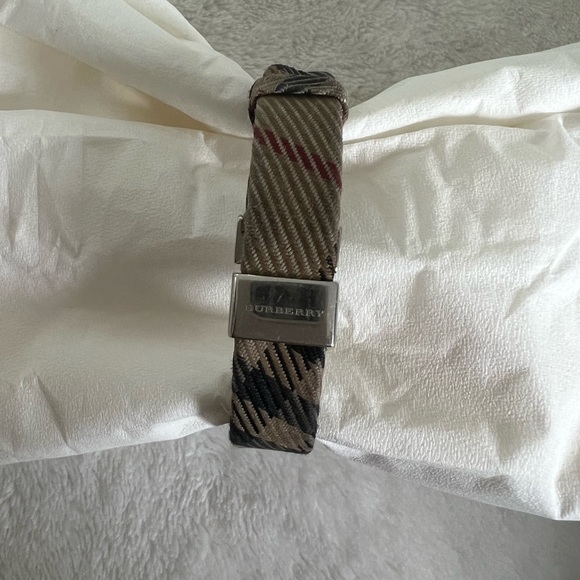 Burberry Stainless Steel BU1051 Classic Women's Wristwatch - Picture 7 of 8